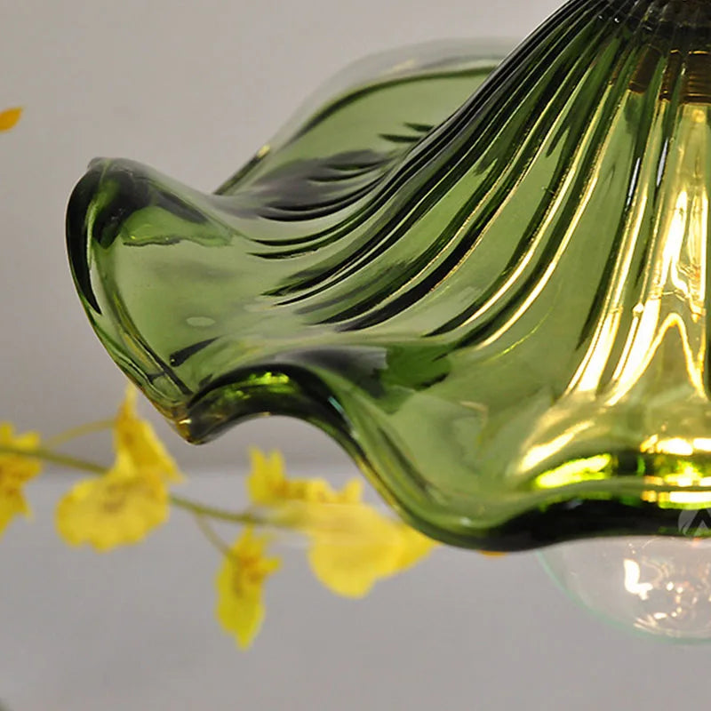 A single-head green lotus and leaf pendant lamp in the bedroom, dining room, bar counter and entrance hall of the homestay with